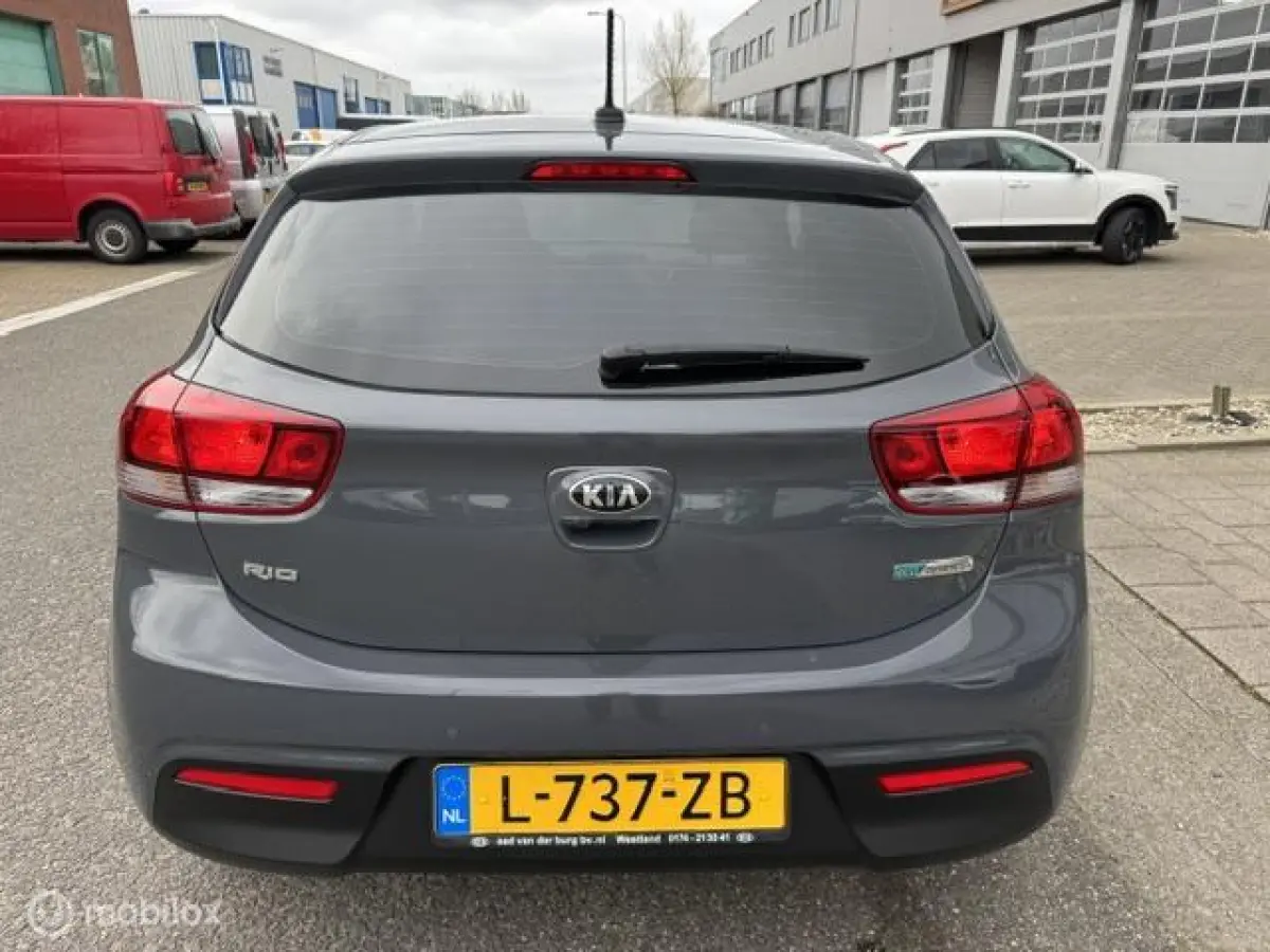 1.0 TGDI 100pk DynamicLine Apple carplay & Android auto Navigatie & Camera achter , Parkeerhulp , Electr. ramen en deurvergrendeling met afstand bediening , Priveglas