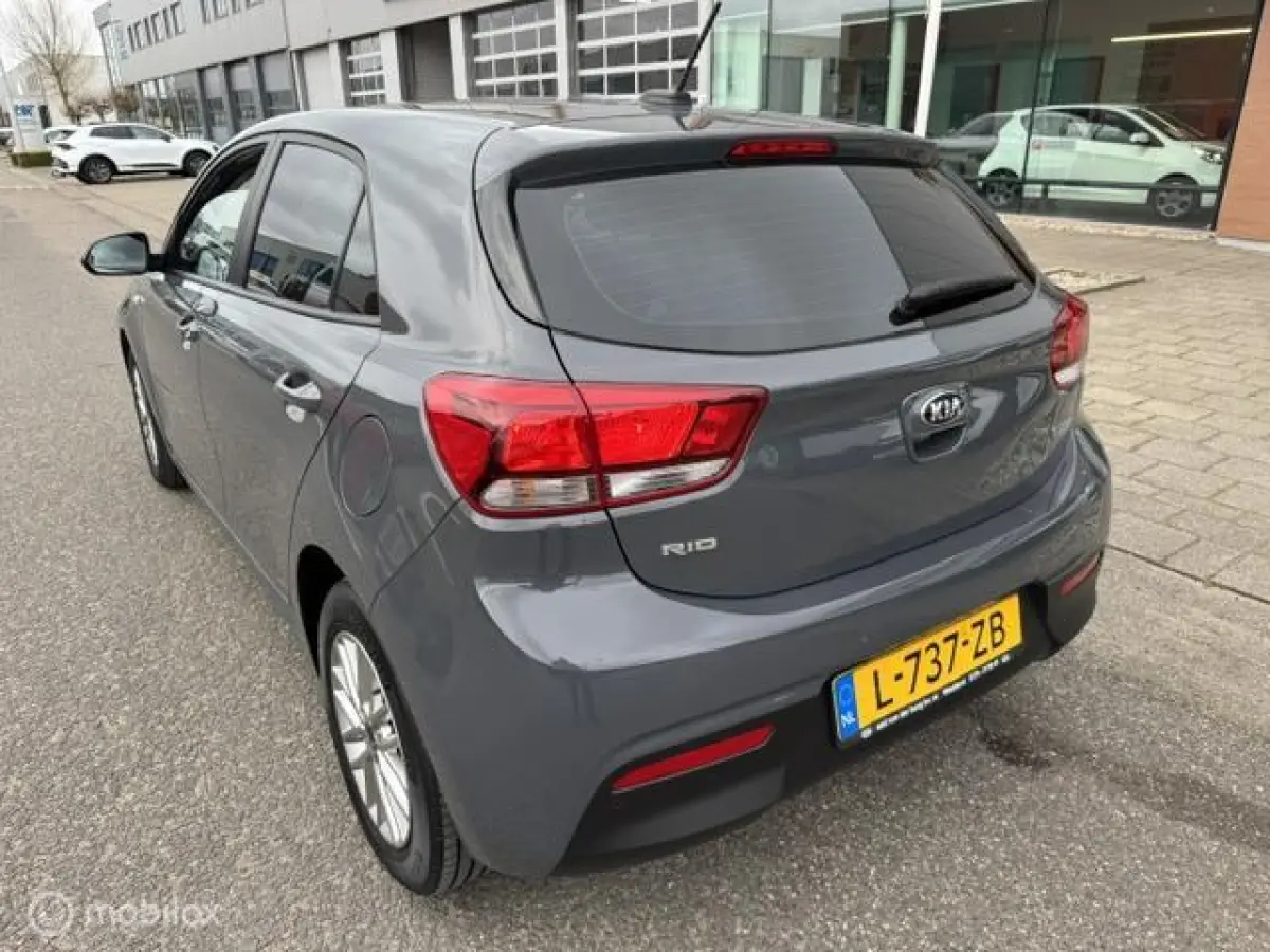 1.0 TGDI 100pk DynamicLine Apple carplay & Android auto Navigatie & Camera achter , Parkeerhulp , Electr. ramen en deurvergrendeling met afstand bediening , Priveglas