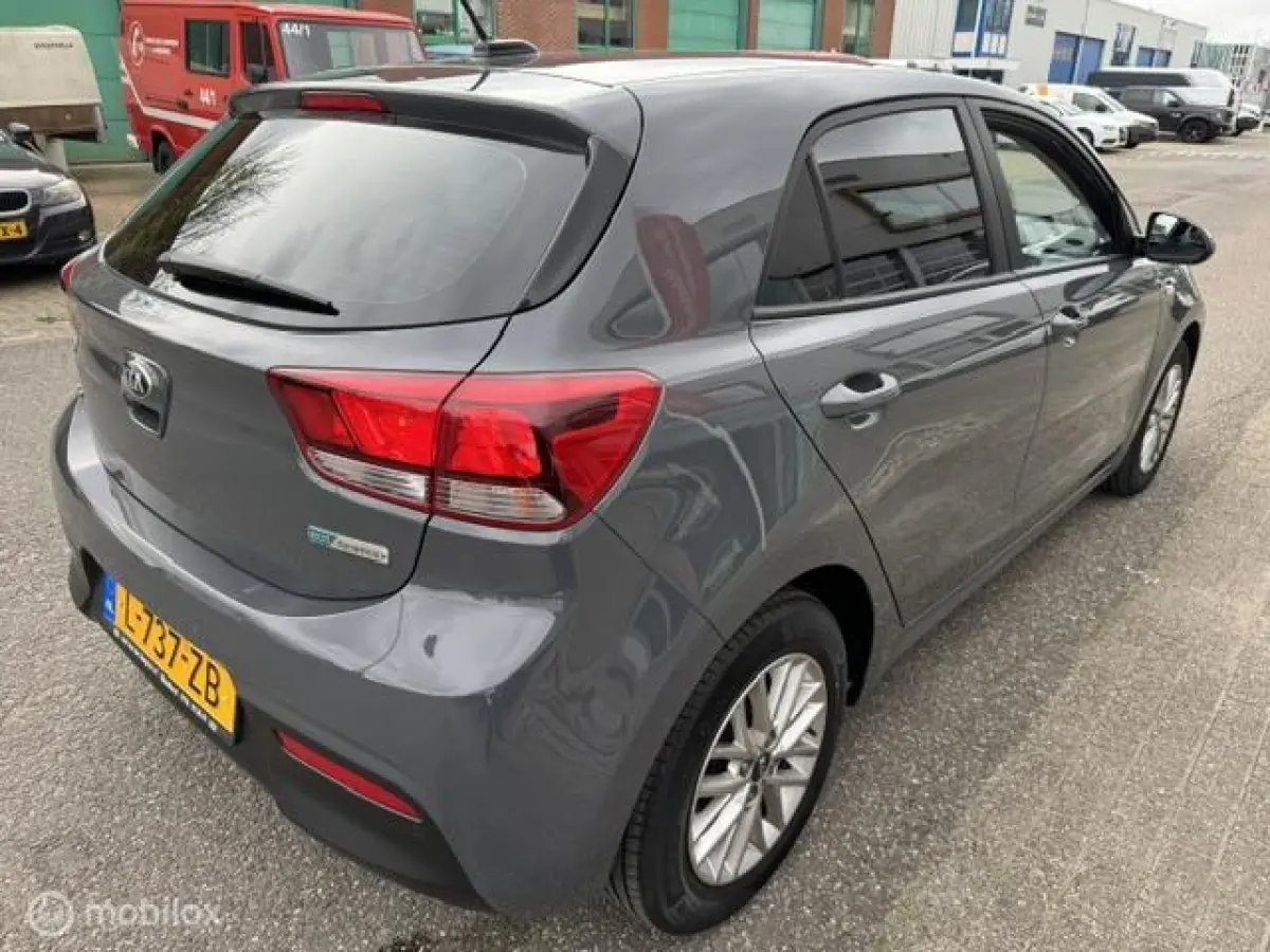 1.0 TGDI 100pk DynamicLine Apple carplay & Android auto Navigatie & Camera achter , Parkeerhulp , Electr. ramen en deurvergrendeling met afstand bediening , Priveglas