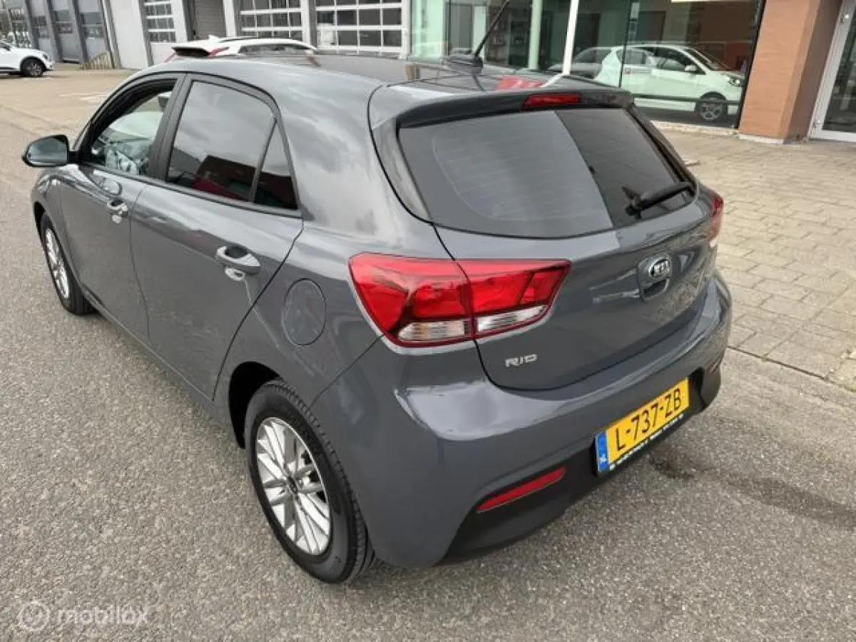 1.0 TGDI 100pk DynamicLine Apple carplay & Android auto Navigatie & Camera achter , Parkeerhulp , Electr. ramen en deurvergrendeling met afstand bediening , Priveglas