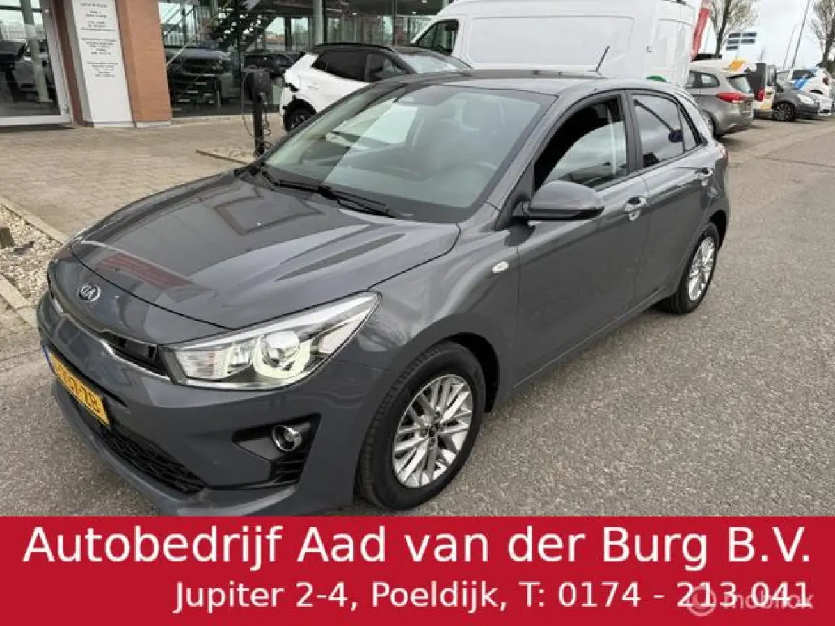 1.0 TGDI 100pk DynamicLine Apple carplay & Android auto Navigatie & Camera achter , Parkeerhulp , Electr. ramen en deurvergrendeling met afstand bediening , Priveglas