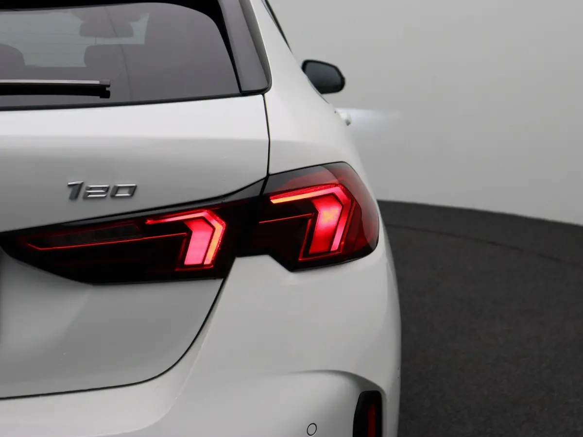 120 M Sport Design Edition | Harman Kardon | Driving Assistant |  Stuurwielverwarming | 18"
