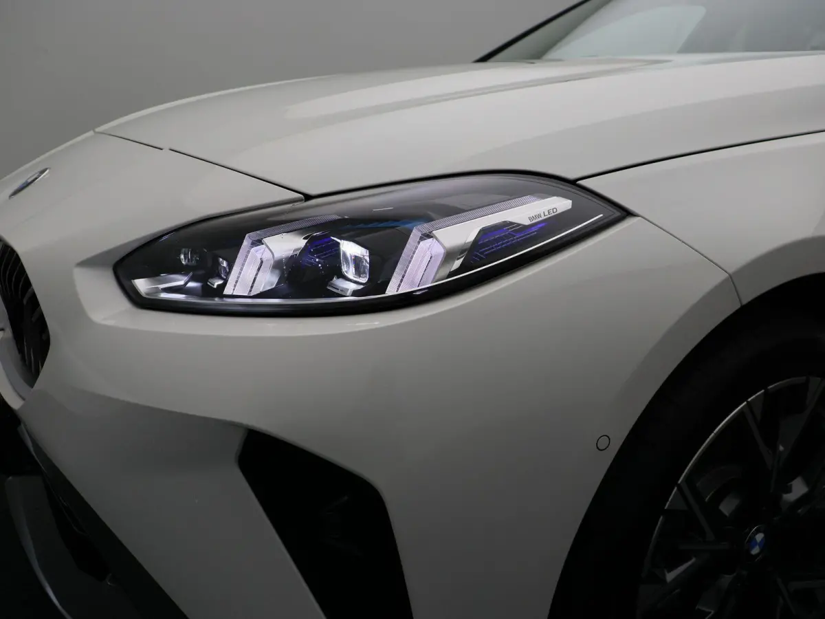 120 M Sport Design Edition | Harman Kardon | Driving Assistant |  Stuurwielverwarming | 18"