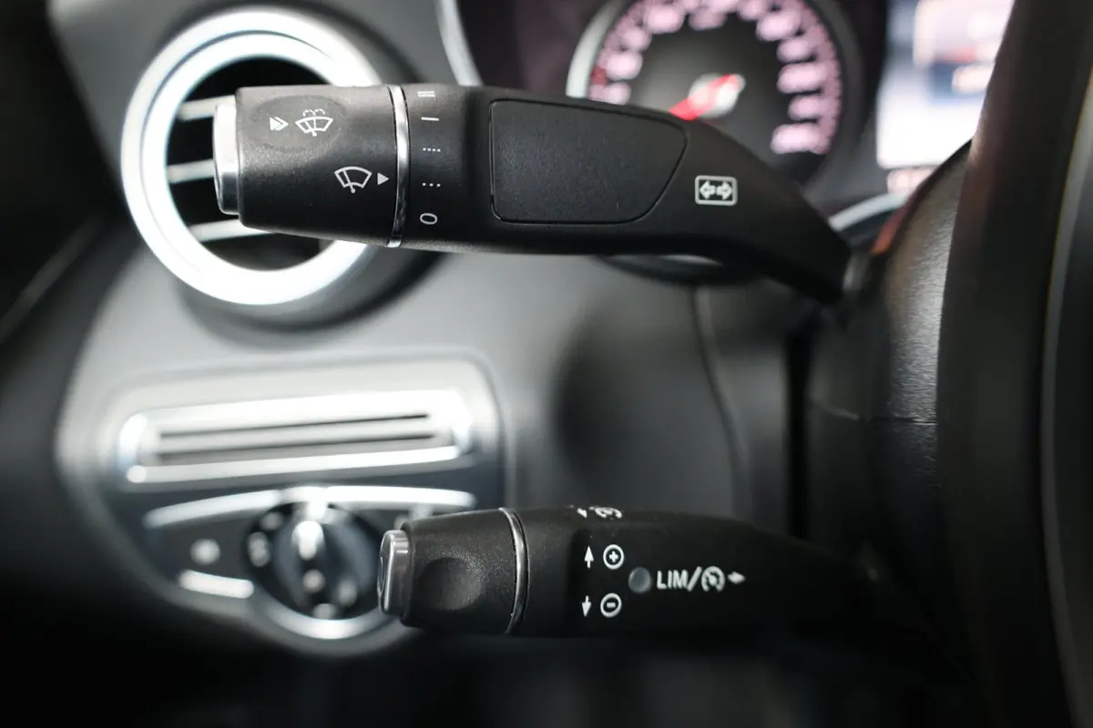 250 Prestige LED/SFEER/PANORAMADAK/LEER+S.VERWARMING/LMV/PDC/CRUISE/ECC/12 MND GARANTIE!