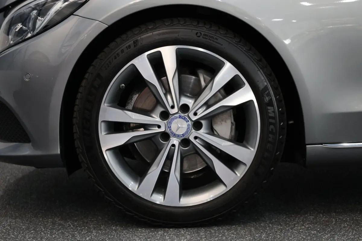 250 Prestige LED/SFEER/PANORAMADAK/LEER+S.VERWARMING/LMV/PDC/CRUISE/ECC/12 MND GARANTIE!