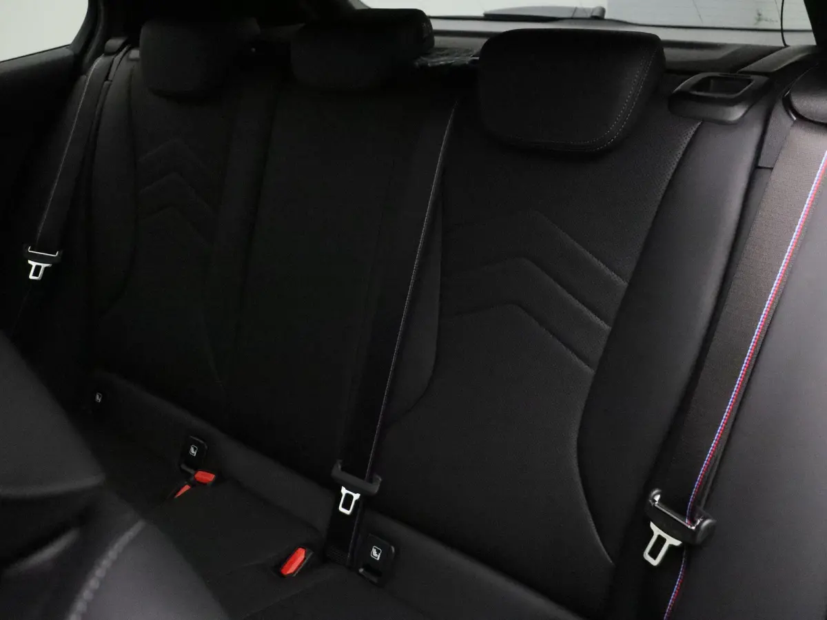 120 M Sportpakket Pro | Premium Pack | Stuurwielrand Verwarmd | Panoramadak | Harman Kardon | 19''