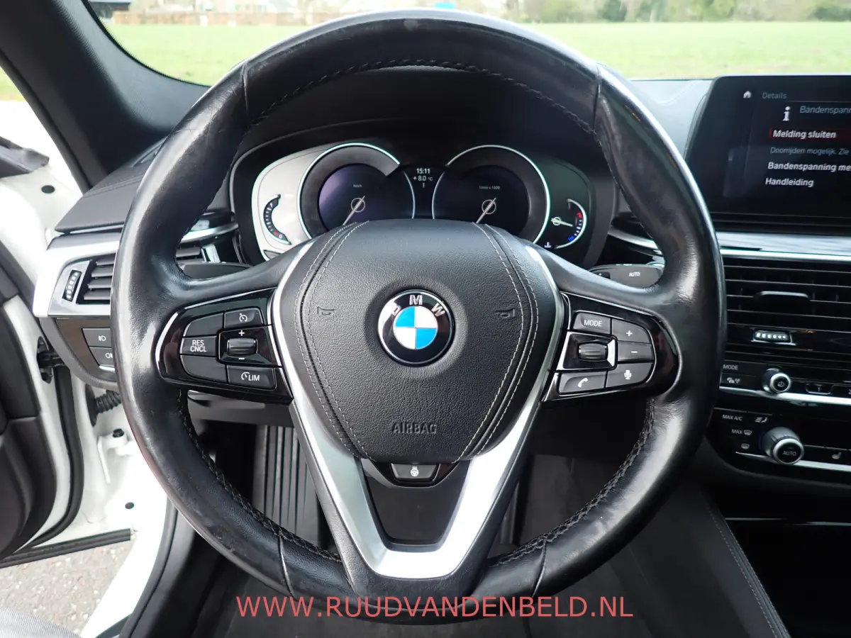 530d X-DRIVE SCHUIFDAK / CRUISE / CARPLAY / SPORTLEER / NAVI