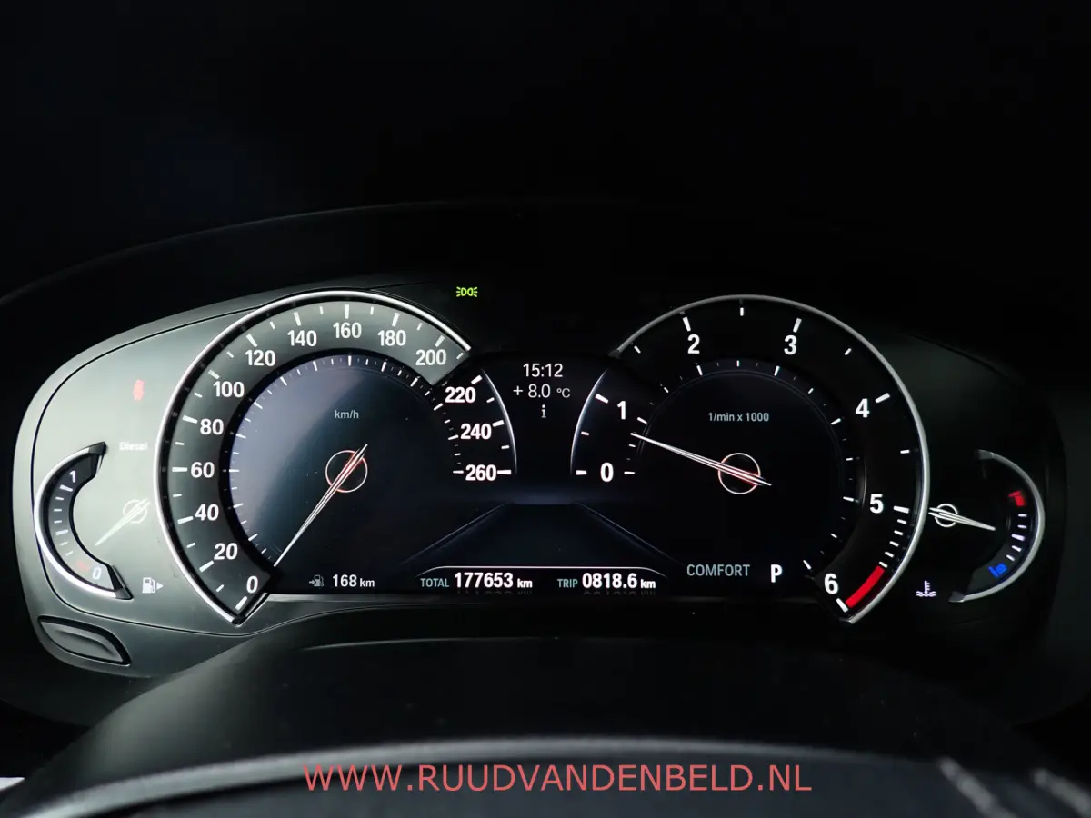 530d X-DRIVE SCHUIFDAK / CRUISE / CARPLAY / SPORTLEER / NAVI