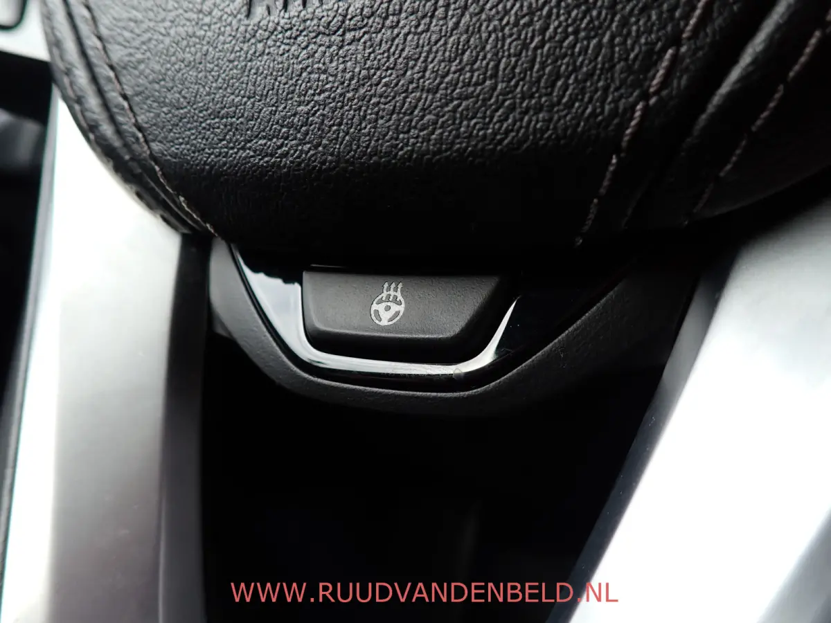 530d X-DRIVE SCHUIFDAK / CRUISE / CARPLAY / SPORTLEER / NAVI