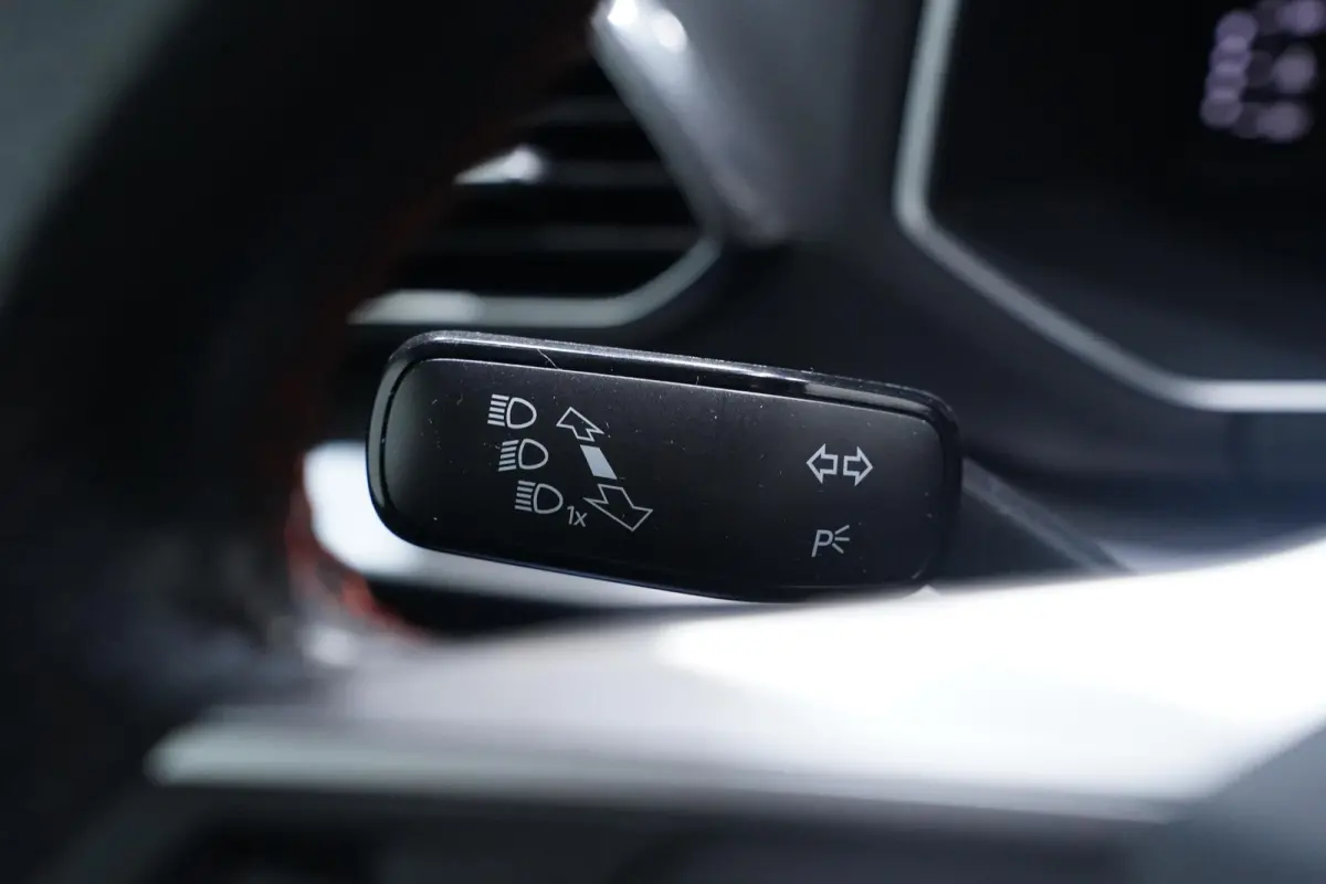 1.5 TSI FR Business Intense NAP Navi Camera Trekhaak Apple/ Android Camera 360 PDC v+a