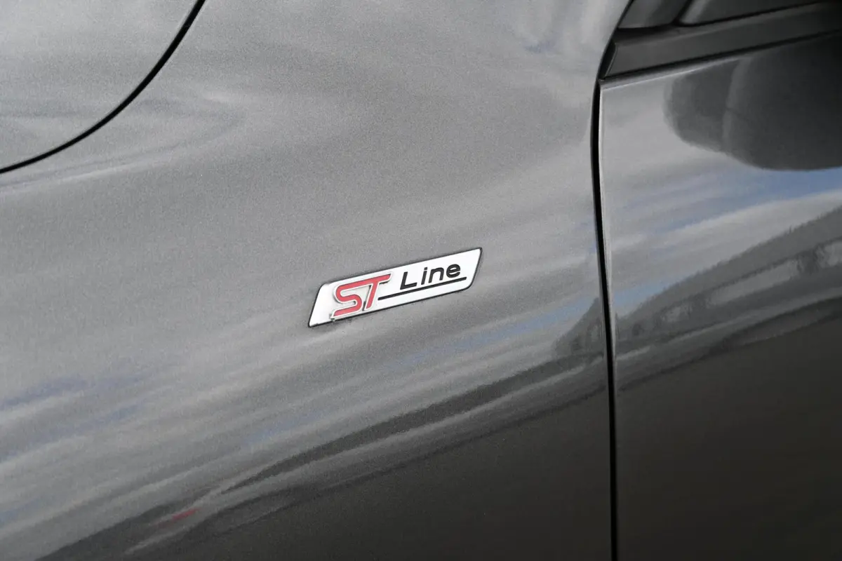 2.5 FHEV ST-Line |Geen stekker|Panoramadak|CarPlay|Stuur + stoelverwarming
