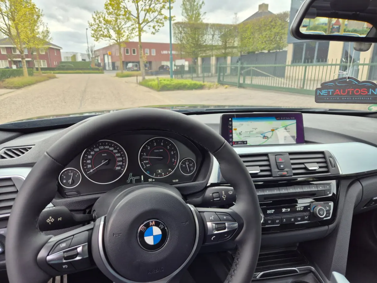 330i M Sport Elek. Trekhaak Apple CarPlay 100% Dealer onderhouden DAB+ TOP STAAT 330i Centennial High Executive