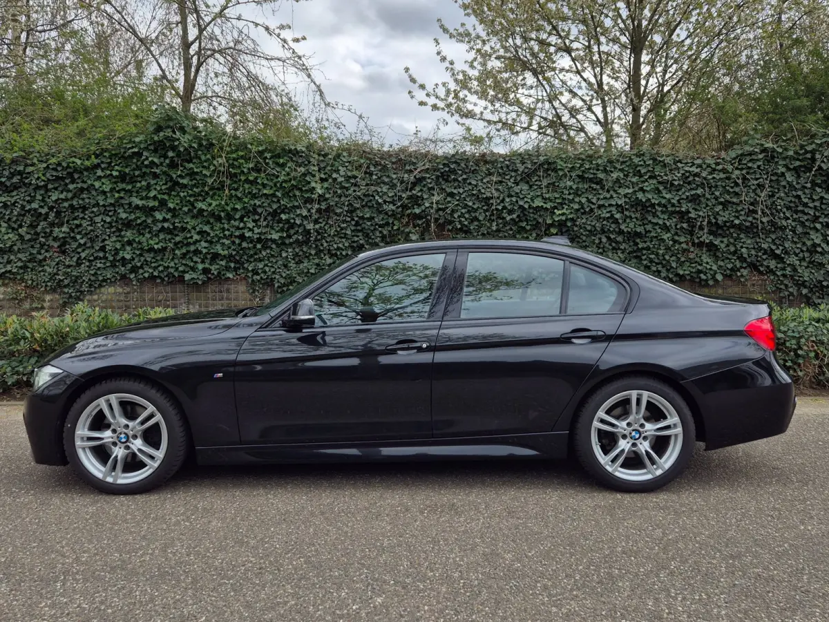 330i M Sport Elek. Trekhaak Apple CarPlay 100% Dealer onderhouden DAB+ TOP STAAT 330i Centennial High Executive