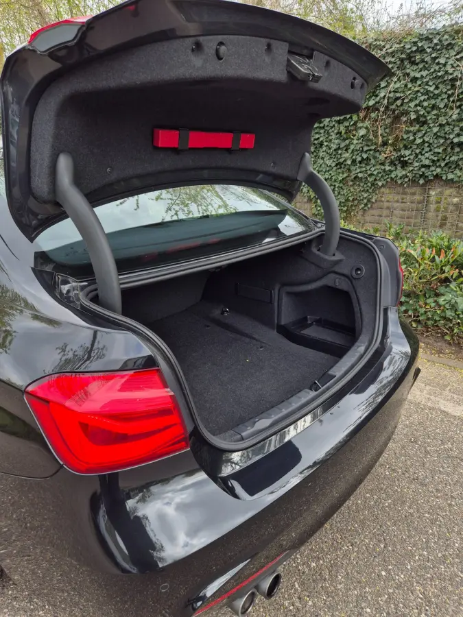 330i M Sport Elek. Trekhaak Apple CarPlay 100% Dealer onderhouden DAB+ TOP STAAT 330i Centennial High Executive