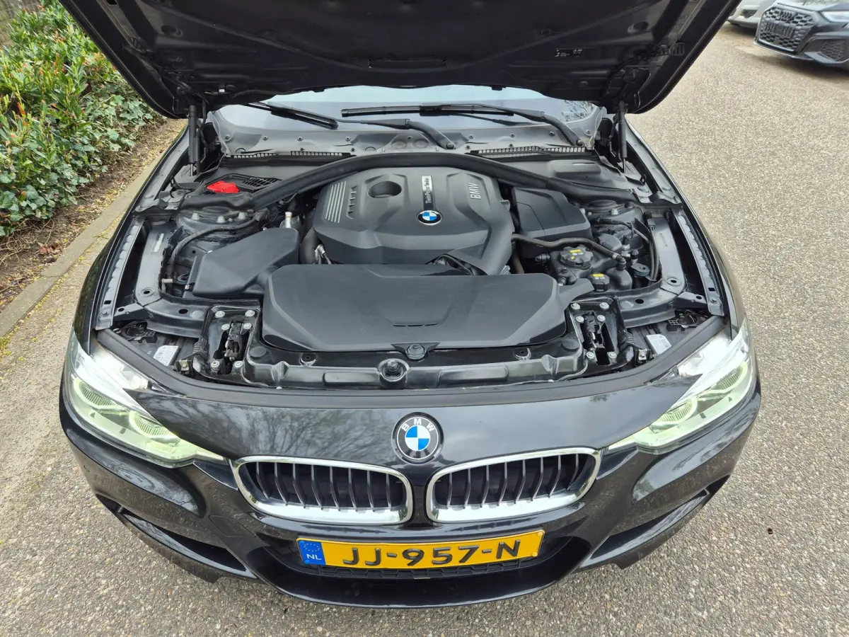 330i M Sport Elek. Trekhaak Apple CarPlay 100% Dealer onderhouden DAB+ TOP STAAT 330i Centennial High Executive