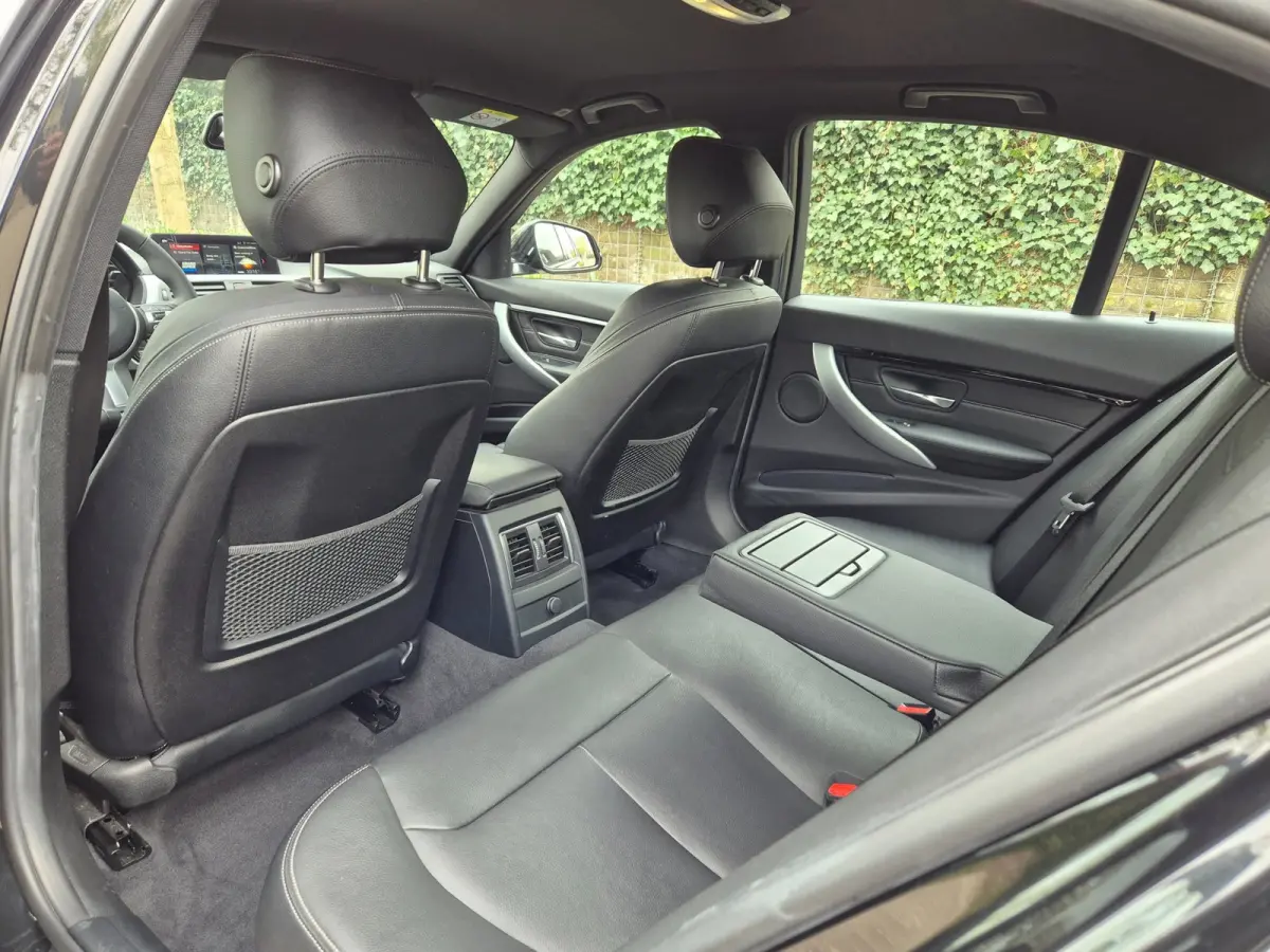 330i M Sport Elek. Trekhaak Apple CarPlay 100% Dealer onderhouden DAB+ TOP STAAT 330i Centennial High Executive