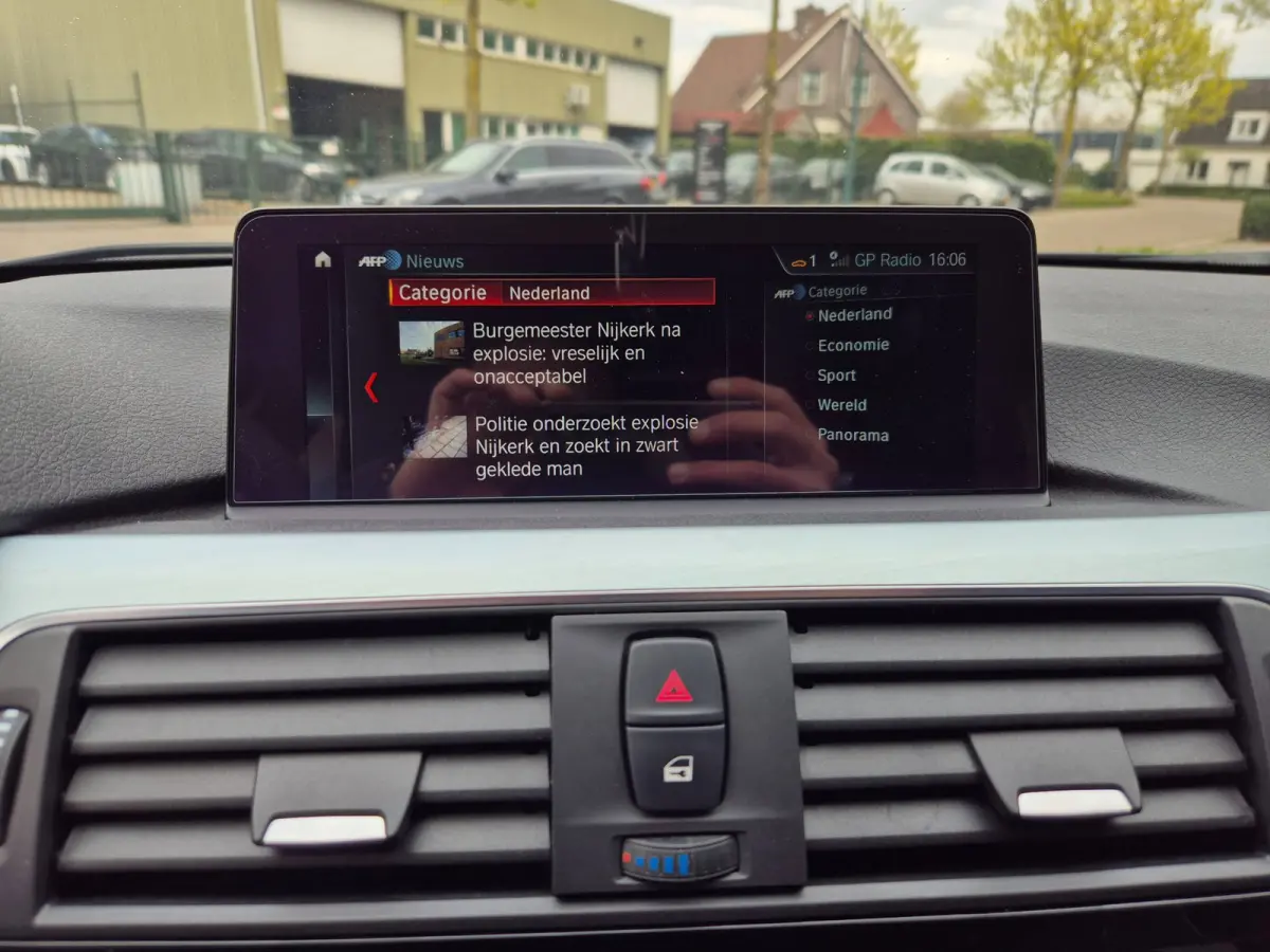 330i M Sport Elek. Trekhaak Apple CarPlay 100% Dealer onderhouden DAB+ TOP STAAT 330i Centennial High Executive