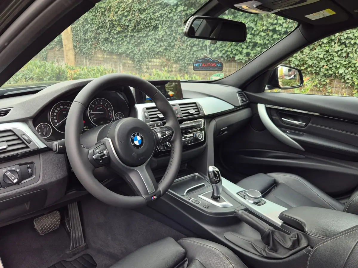 330i M Sport Elek. Trekhaak Apple CarPlay 100% Dealer onderhouden DAB+ TOP STAAT 330i Centennial High Executive