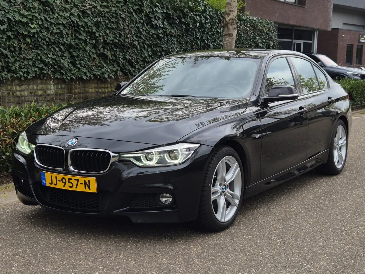 330i M Sport Elek. Trekhaak Apple CarPlay 100% Dealer onderhouden DAB+ TOP STAAT 330i Centennial High Executive