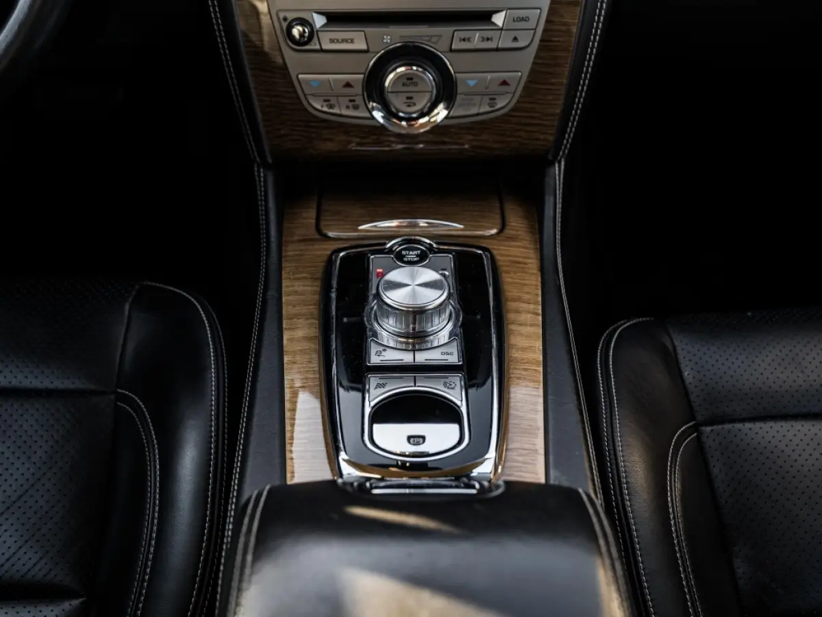 5.0 V8 Portfolio B&W ACC NL/NAP
