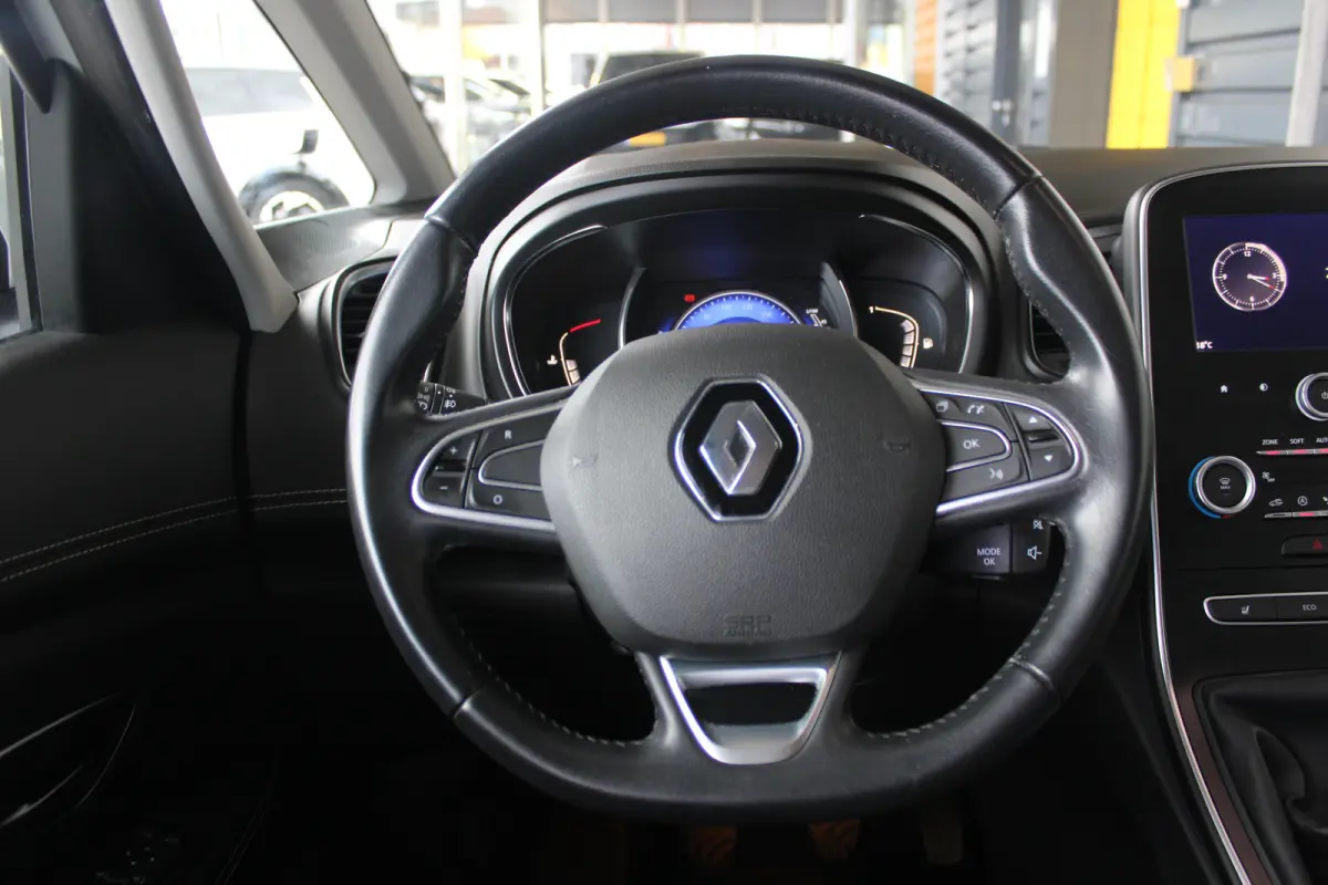 1.2 TCe Intens | Trekhaak | Camera in binnenspiegel | Stoelverwarming | Stoelmassage | Cruise control |