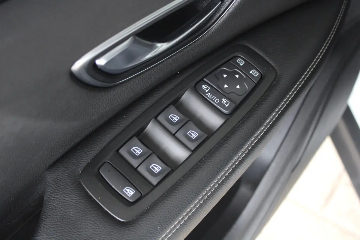 1.2 TCe Intens | Trekhaak | Camera in binnenspiegel | Stoelverwarming | Stoelmassage | Cruise control |