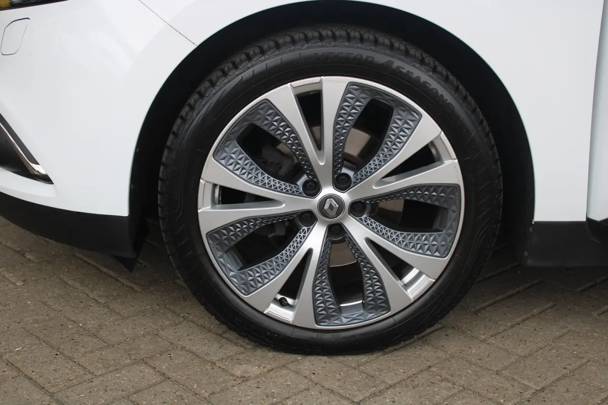 1.2 TCe Intens | Trekhaak | Camera in binnenspiegel | Stoelverwarming | Stoelmassage | Cruise control |