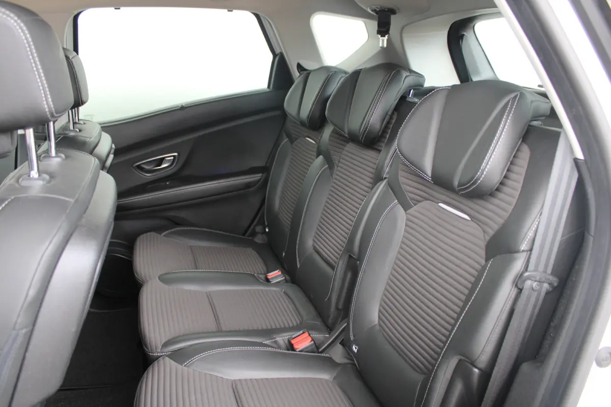 1.2 TCe Intens | Trekhaak | Camera in binnenspiegel | Stoelverwarming | Stoelmassage | Cruise control |