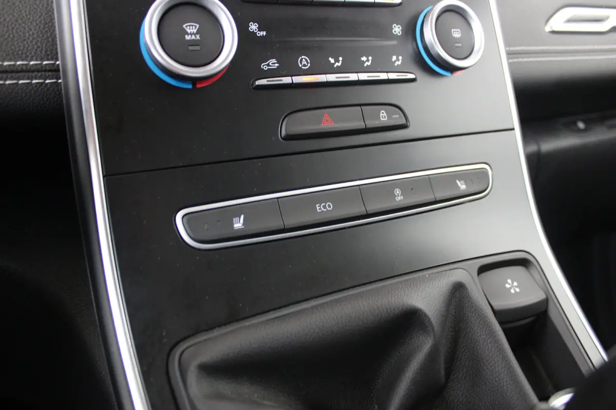 1.2 TCe Intens | Trekhaak | Camera in binnenspiegel | Stoelverwarming | Stoelmassage | Cruise control |