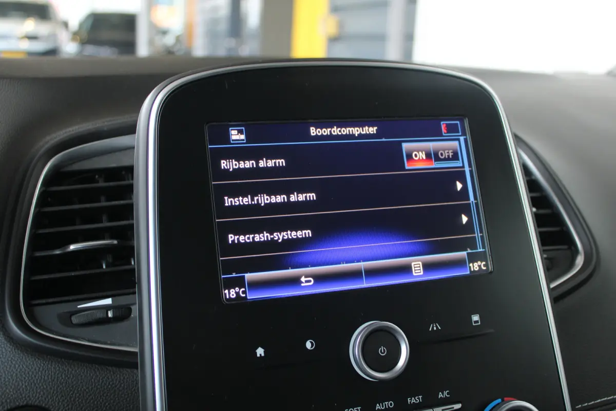 1.2 TCe Intens | Trekhaak | Camera in binnenspiegel | Stoelverwarming | Stoelmassage | Cruise control |