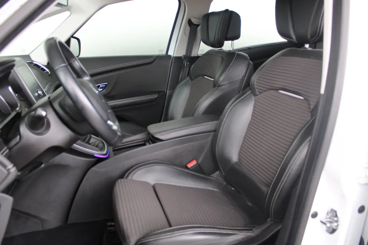 1.2 TCe Intens | Trekhaak | Camera in binnenspiegel | Stoelverwarming | Stoelmassage | Cruise control |