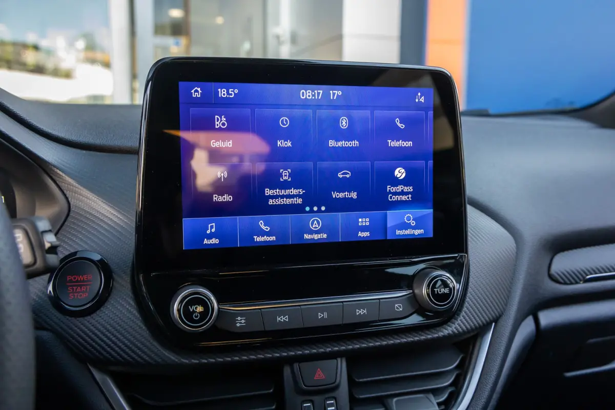 1.5 Ecoboost ST-X | 200pk. | Winterpack | Apple Carplay/Android Auto | Camera | 18'' inch L.M. Velgen | Achteruitrijcamera | Airco (automatisch) | Matrix LED koplampen