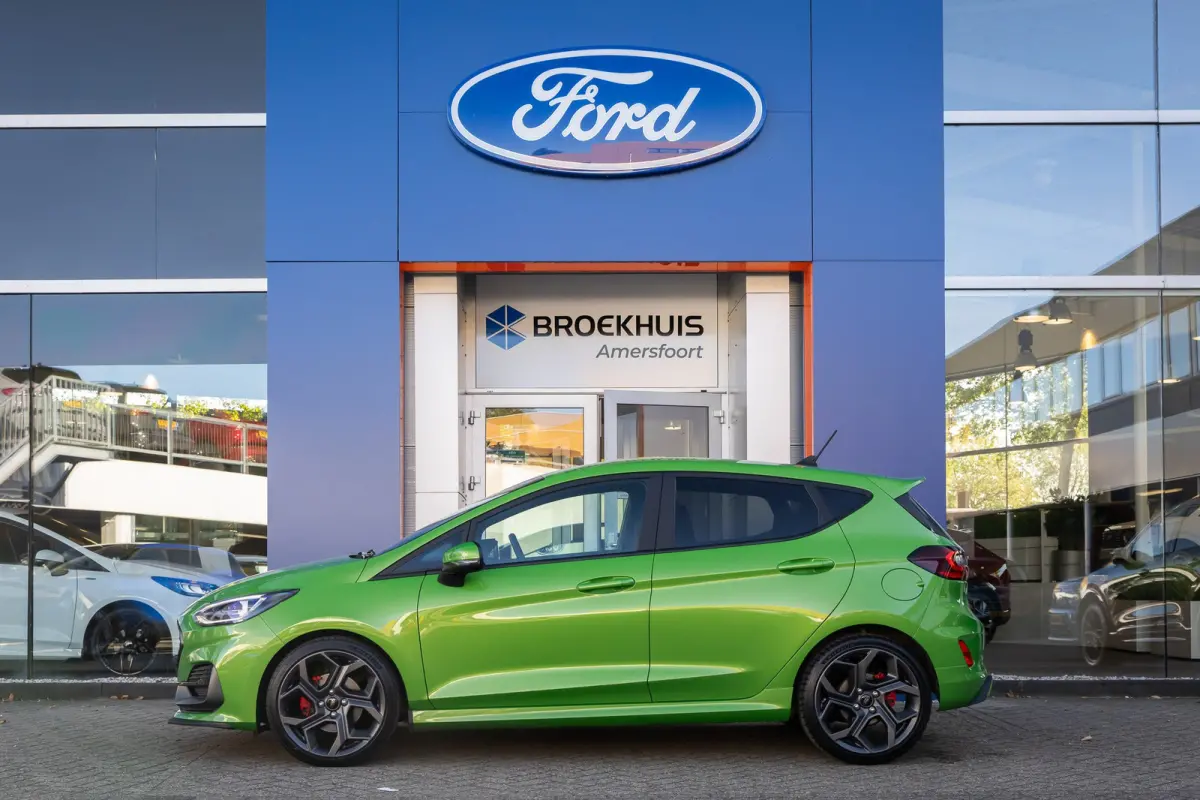 1.5 Ecoboost ST-X | 200pk. | Winterpack | Apple Carplay/Android Auto | Camera | 18'' inch L.M. Velgen | Achteruitrijcamera | Airco (automatisch) | Matrix LED koplampen