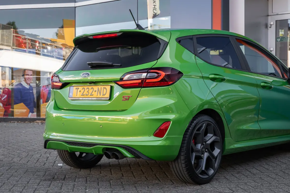 1.5 Ecoboost ST-X | 200pk. | Winterpack | Apple Carplay/Android Auto | Camera | 18'' inch L.M. Velgen | Achteruitrijcamera | Airco (automatisch) | Matrix LED koplampen