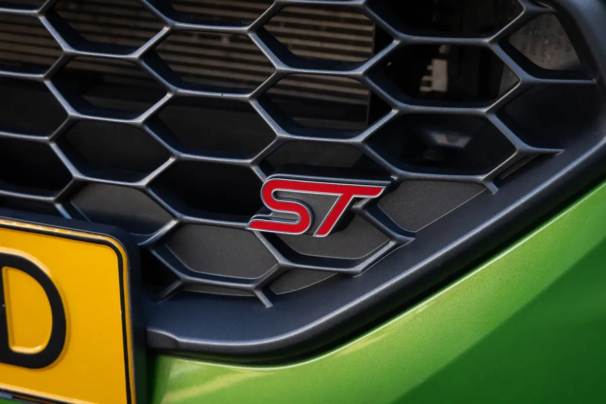 1.5 Ecoboost ST-X | 200pk. | Winterpack | Apple Carplay/Android Auto | Camera | 18'' inch L.M. Velgen | Achteruitrijcamera | Airco (automatisch) | Matrix LED koplampen