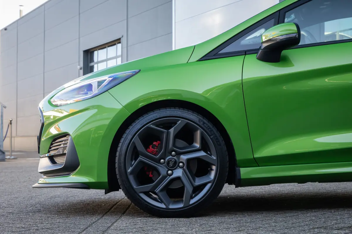 1.5 Ecoboost ST-X | 200pk. | Winterpack | Apple Carplay/Android Auto | Camera | 18'' inch L.M. Velgen | Achteruitrijcamera | Airco (automatisch) | Matrix LED koplampen