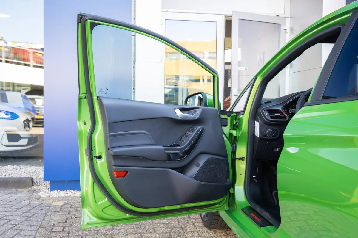 1.5 Ecoboost ST-X | 200pk. | Winterpack | Apple Carplay/Android Auto | Camera | 18'' inch L.M. Velgen | Achteruitrijcamera | Airco (automatisch) | Matrix LED koplampen