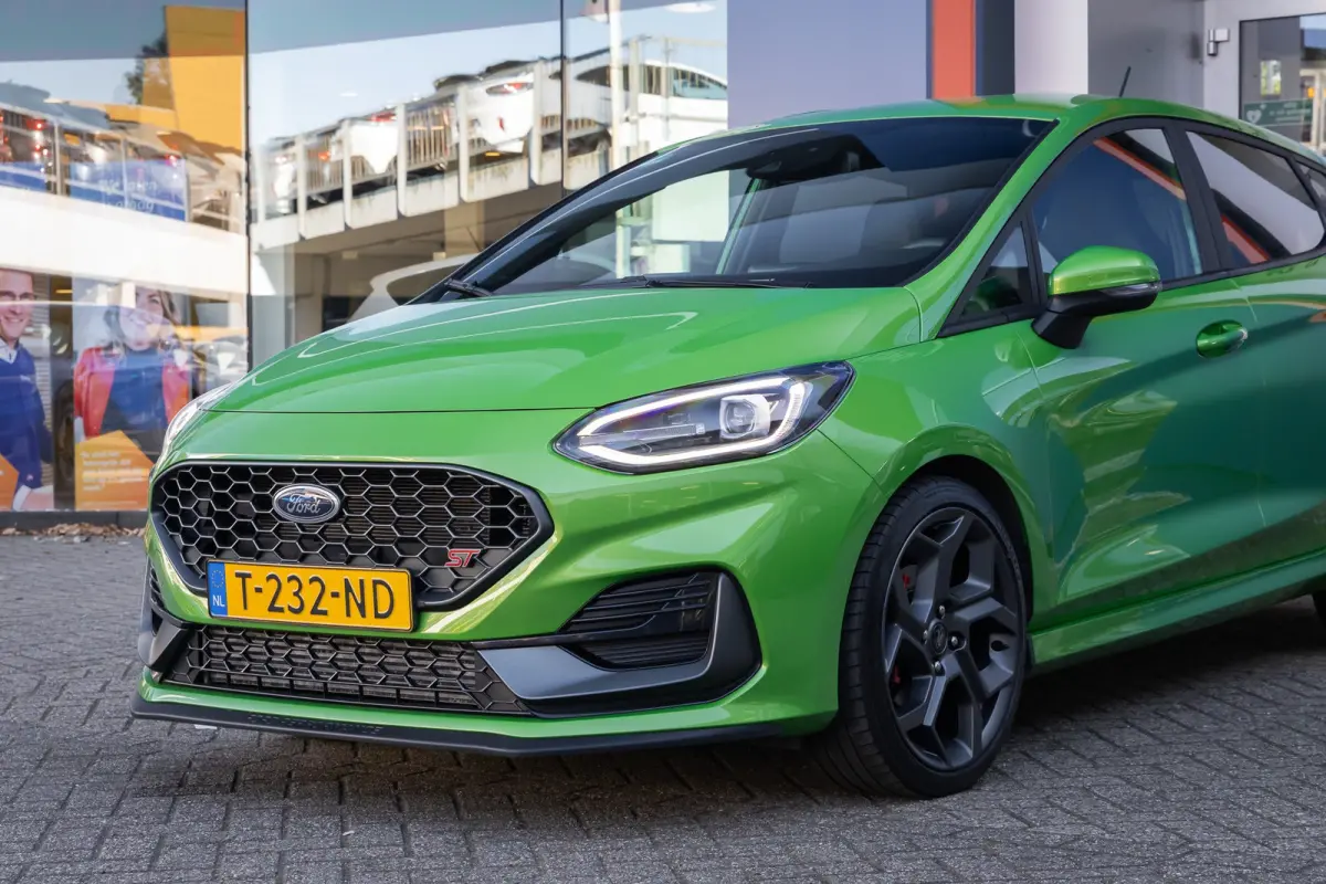 1.5 Ecoboost ST-X | 200pk. | Winterpack | Apple Carplay/Android Auto | Camera | 18'' inch L.M. Velgen | Achteruitrijcamera | Airco (automatisch) | Matrix LED koplampen