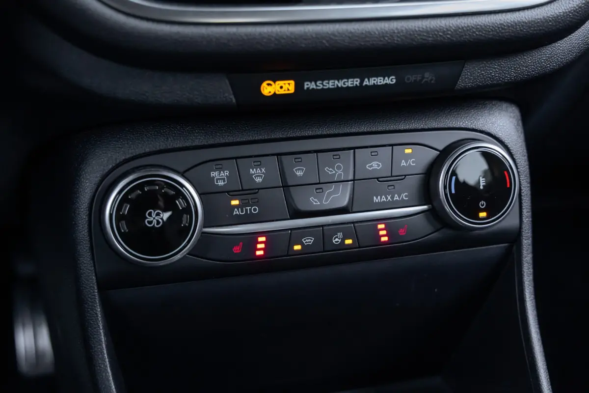 1.5 Ecoboost ST-X | 200pk. | Winterpack | Apple Carplay/Android Auto | Camera | 18'' inch L.M. Velgen | Achteruitrijcamera | Airco (automatisch) | Matrix LED koplampen