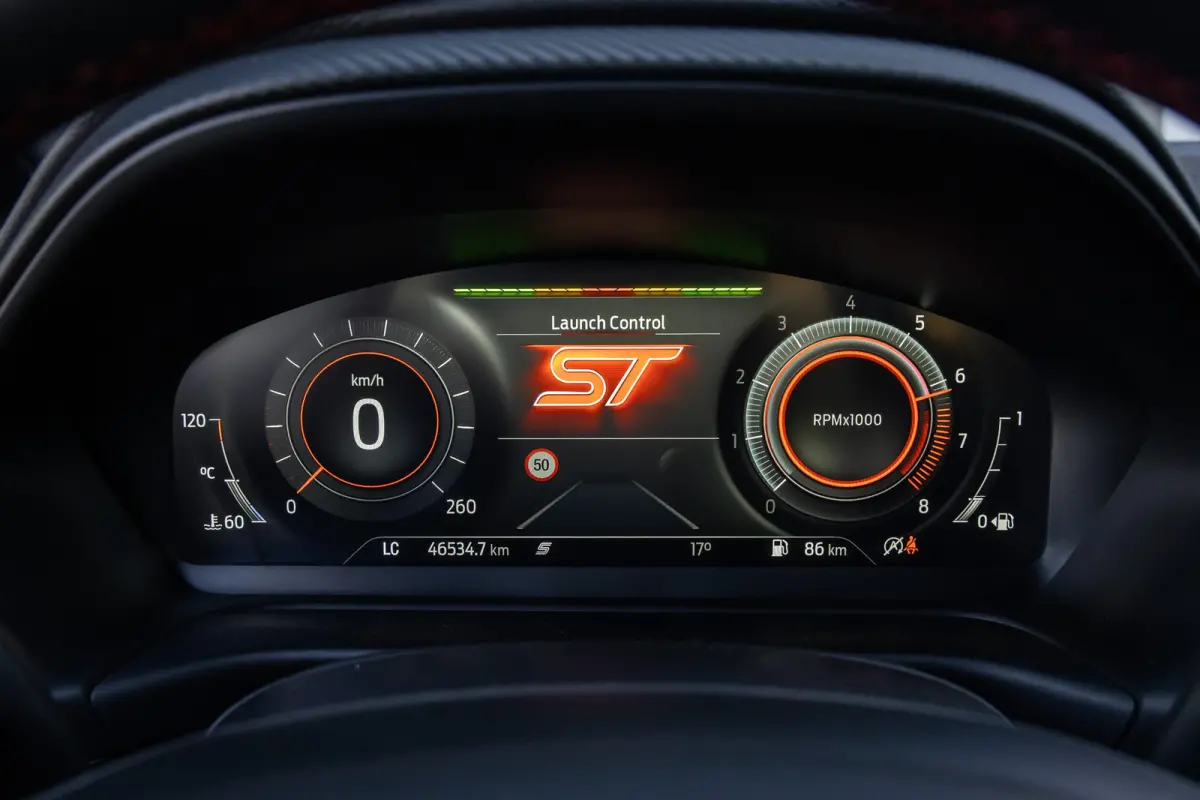 1.5 Ecoboost ST-X | 200pk. | Winterpack | Apple Carplay/Android Auto | Camera | 18'' inch L.M. Velgen | Achteruitrijcamera | Airco (automatisch) | Matrix LED koplampen