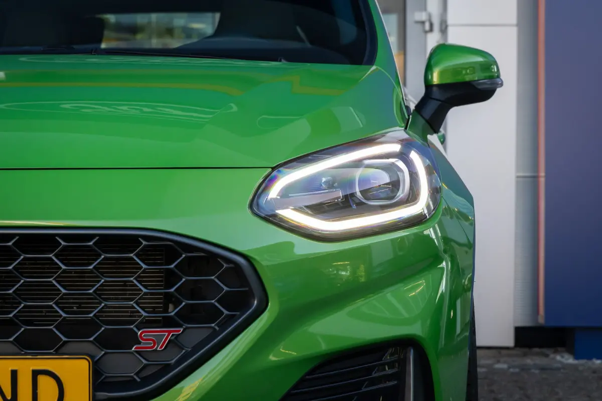 1.5 Ecoboost ST-X | 200pk. | Winterpack | Apple Carplay/Android Auto | Camera | 18'' inch L.M. Velgen | Achteruitrijcamera | Airco (automatisch) | Matrix LED koplampen