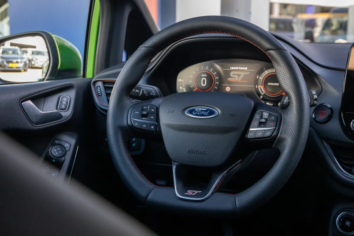 1.5 Ecoboost ST-X | 200pk. | Winterpack | Apple Carplay/Android Auto | Camera | 18'' inch L.M. Velgen | Achteruitrijcamera | Airco (automatisch) | Matrix LED koplampen