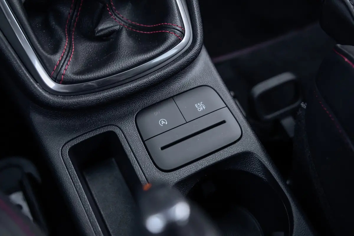 1.5 Ecoboost ST-X | 200pk. | Winterpack | Apple Carplay/Android Auto | Camera | 18'' inch L.M. Velgen | Achteruitrijcamera | Airco (automatisch) | Matrix LED koplampen