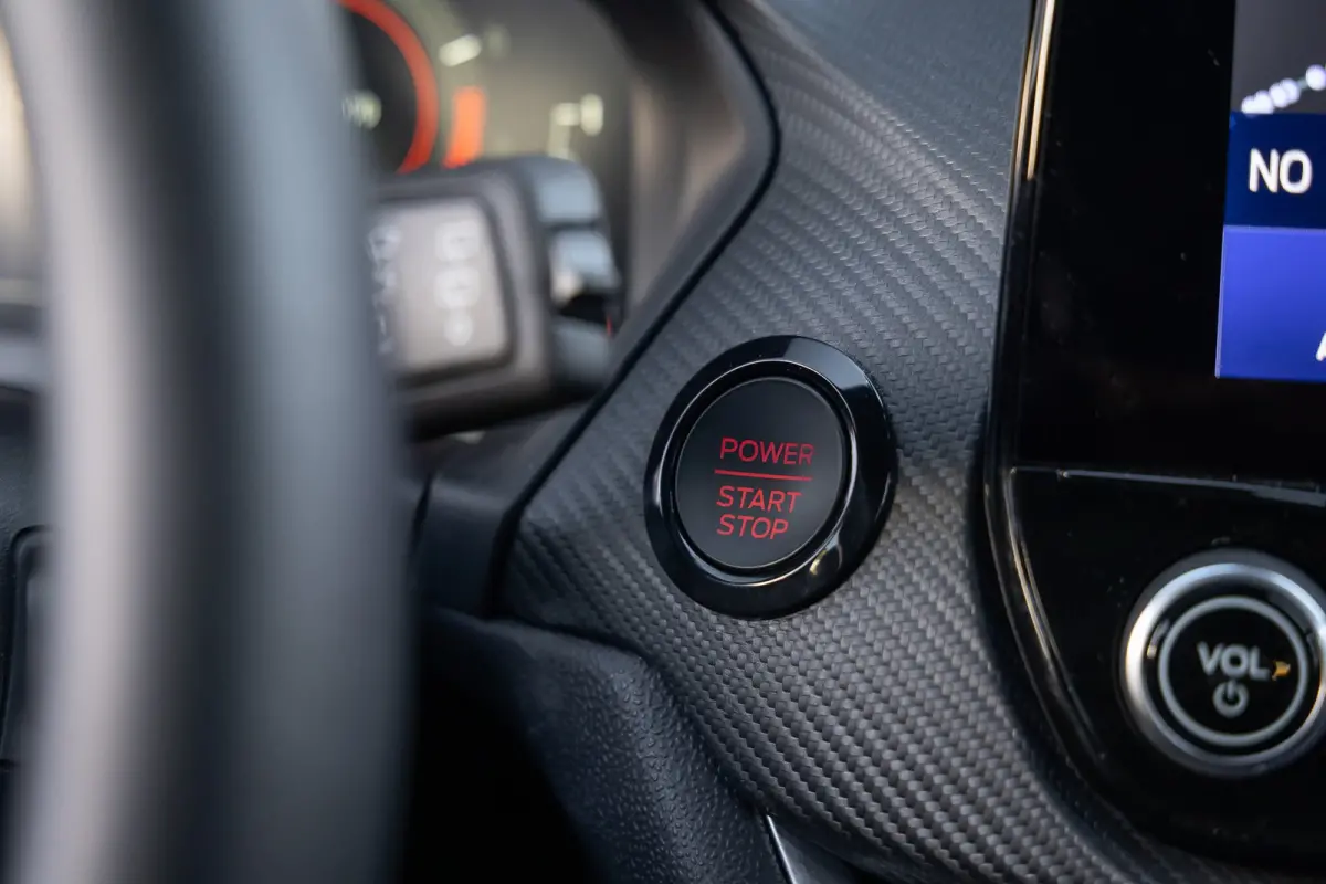 1.5 Ecoboost ST-X | 200pk. | Winterpack | Apple Carplay/Android Auto | Camera | 18'' inch L.M. Velgen | Achteruitrijcamera | Airco (automatisch) | Matrix LED koplampen