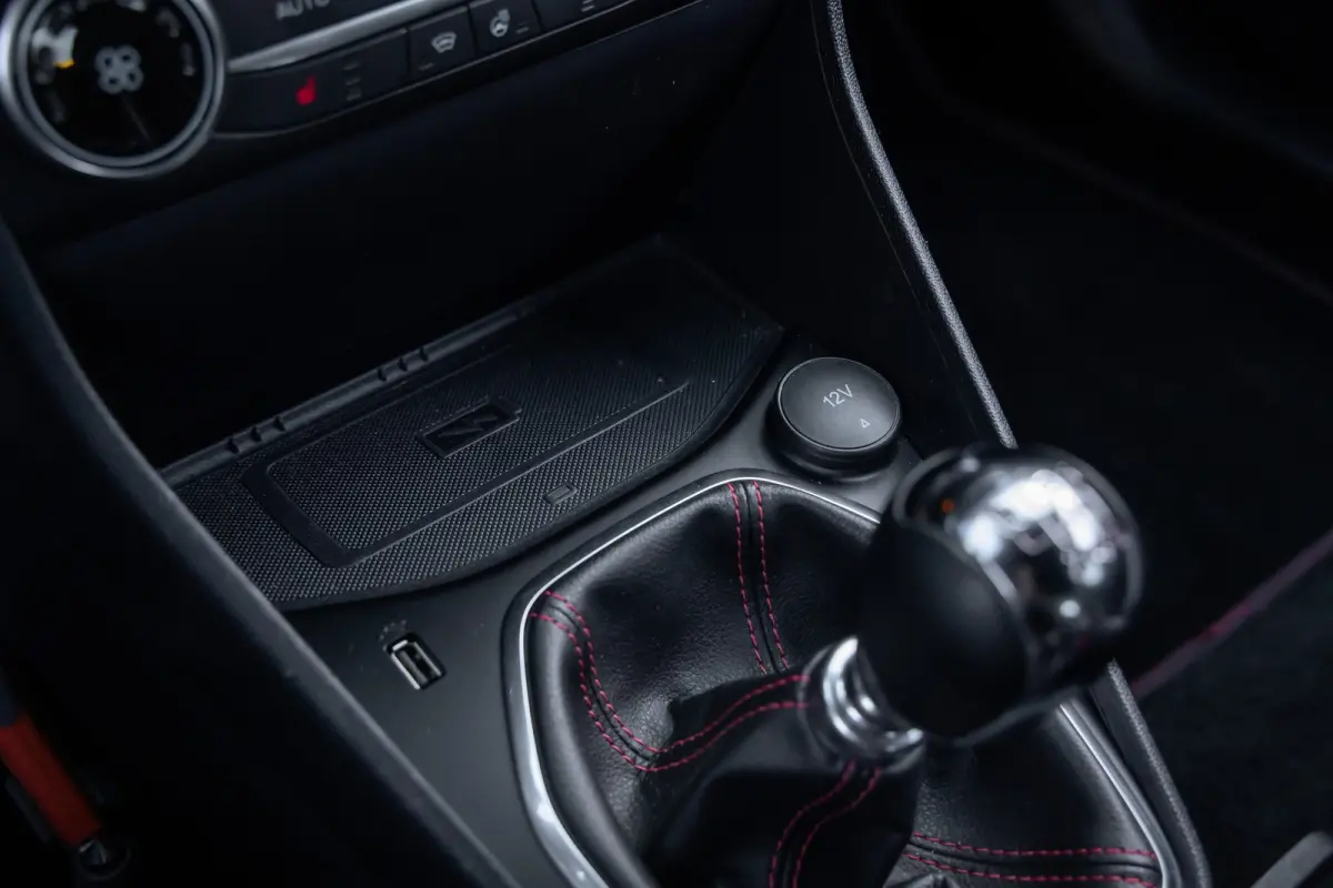 1.5 Ecoboost ST-X | 200pk. | Winterpack | Apple Carplay/Android Auto | Camera | 18'' inch L.M. Velgen | Achteruitrijcamera | Airco (automatisch) | Matrix LED koplampen