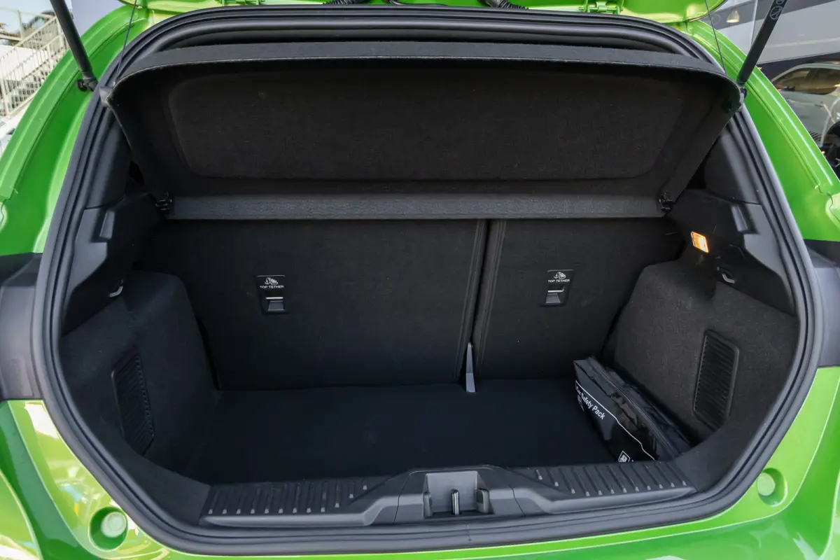 1.5 Ecoboost ST-X | 200pk. | Winterpack | Apple Carplay/Android Auto | Camera | 18'' inch L.M. Velgen | Achteruitrijcamera | Airco (automatisch) | Matrix LED koplampen
