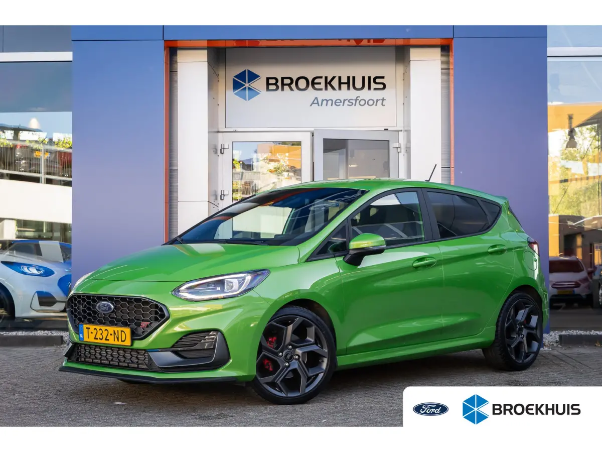 1.5 Ecoboost ST-X | 200pk. | Winterpack | Apple Carplay/Android Auto | Camera | 18'' inch L.M. Velgen | Achteruitrijcamera | Airco (automatisch) | Matrix LED koplampen