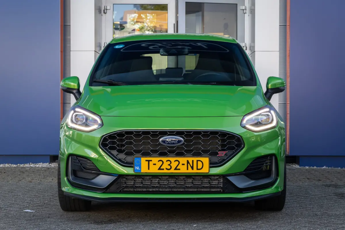 1.5 Ecoboost ST-X | 200pk. | Winterpack | Apple Carplay/Android Auto | Camera | 18'' inch L.M. Velgen | Achteruitrijcamera | Airco (automatisch) | Matrix LED koplampen