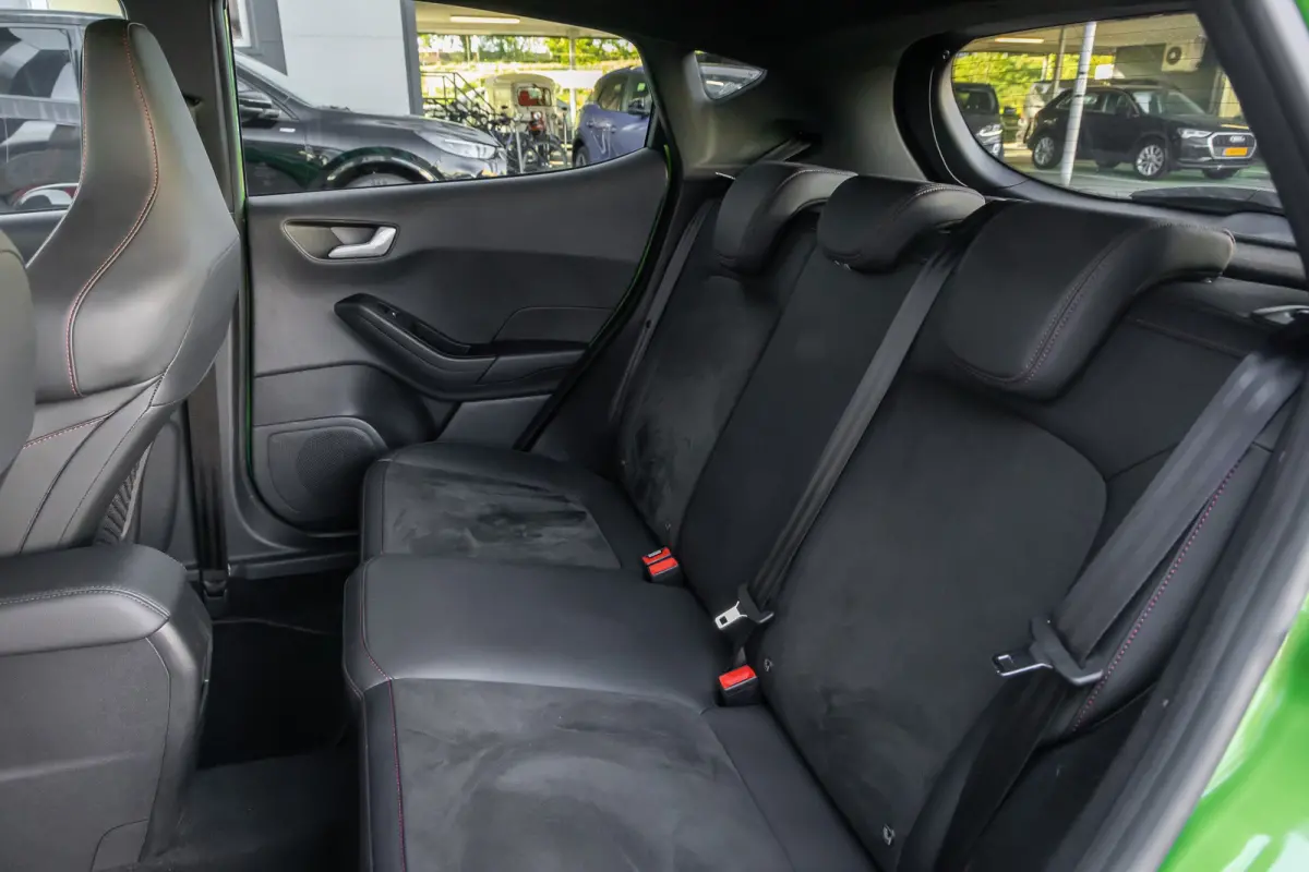 1.5 Ecoboost ST-X | 200pk. | Winterpack | Apple Carplay/Android Auto | Camera | 18'' inch L.M. Velgen | Achteruitrijcamera | Airco (automatisch) | Matrix LED koplampen