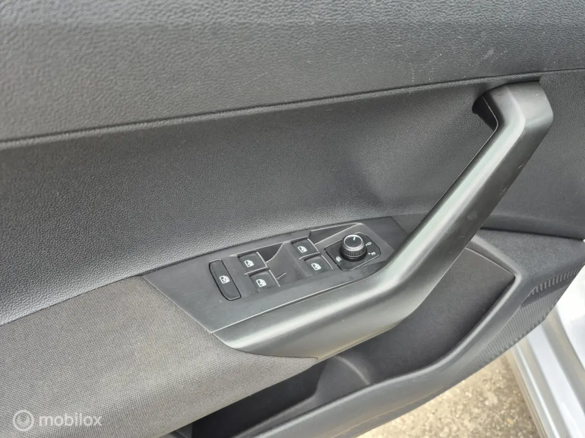 1.0 TSI Automaat / Clima / Cruis / App Connect
